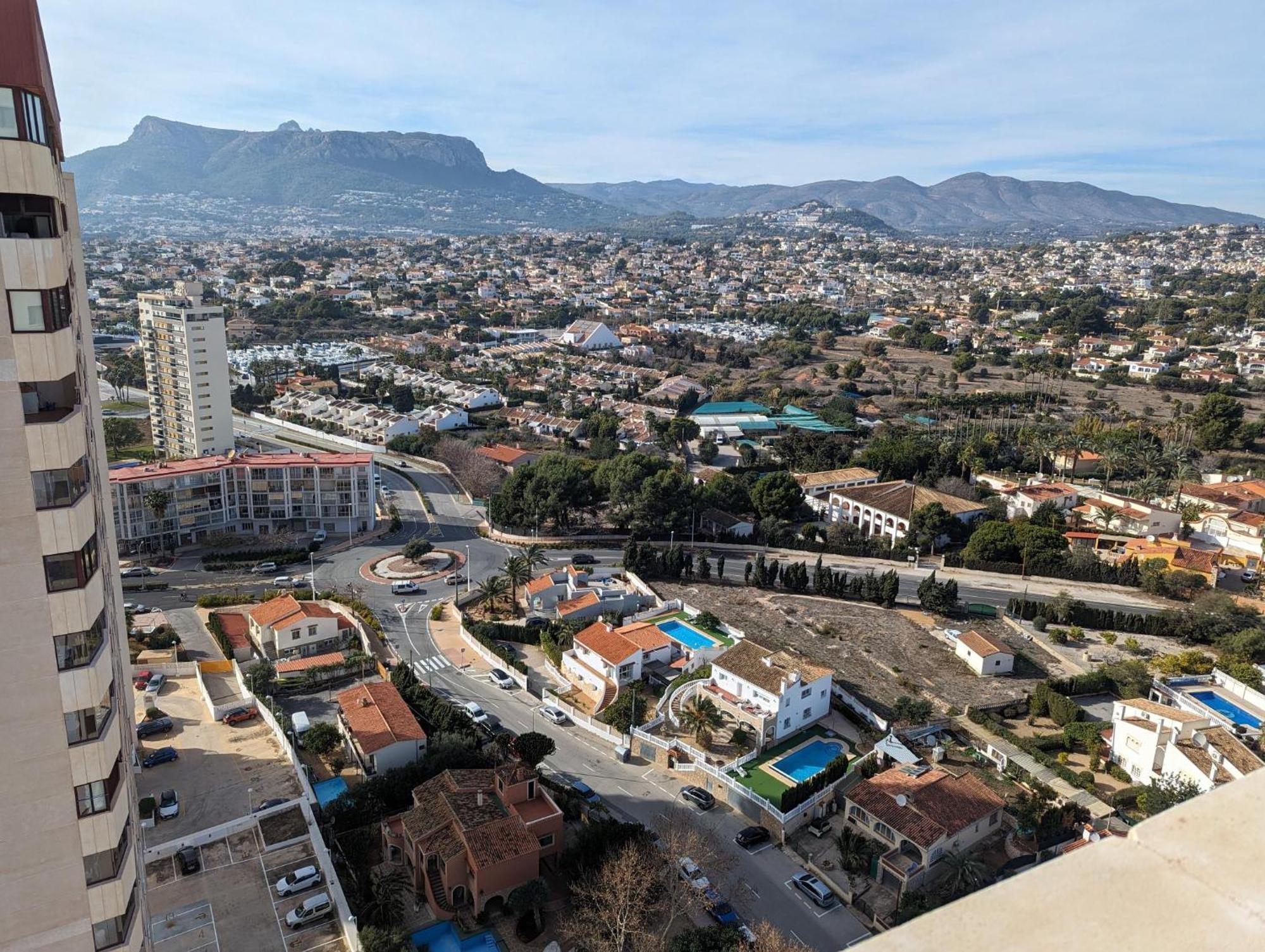 100 M From Fossa Beach In 卡尔佩 外观 照片